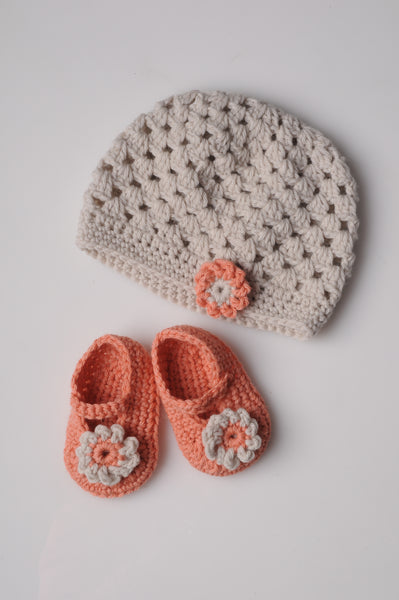 Mrs Moon Baby Booties - Crochet - The Knitter's Yarn